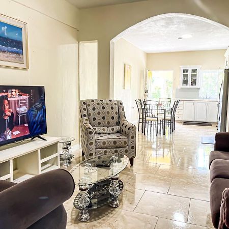 Отель Red Hassell Manor Порт-Антонио Экстерьер фото